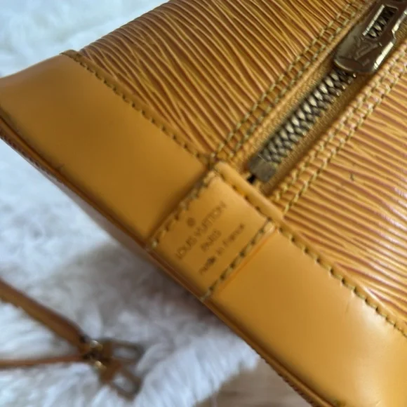 Louis Vuitton Vintage Handbag Yellow Epi Alma Leather (will include storage bag) - Picture 12 of 16
